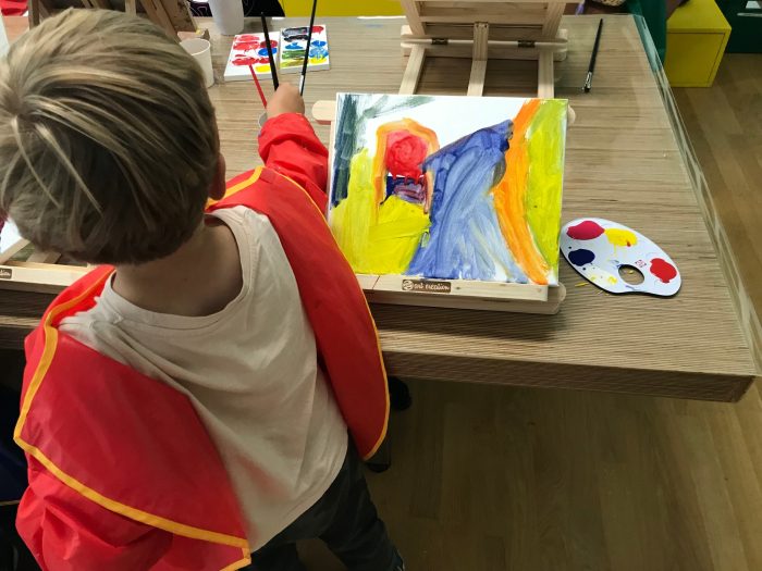 kind schildert